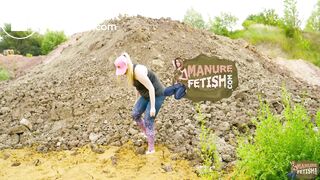 Orgasm in mud and manure