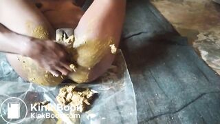 Nigerian girl scat play and pussy stuffing