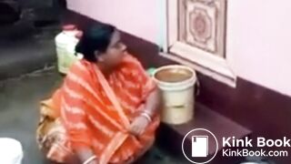 Pissed off Desi Bhabi Shitting