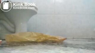 Gostosa cagando - video 2