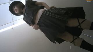 [Full] A cute Asian girl poop