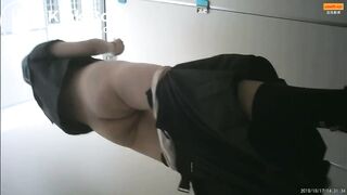 [Full] A cute Asian girl poop