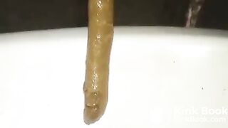 Asian girl shitting - video 10