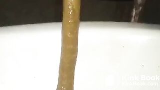 Asian girl shitting - video 10