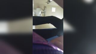 Pooping blonde - video 3