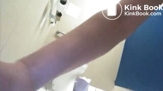 Pooping blonde - video 3