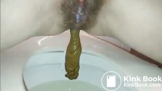Preggo scat on the toilet