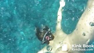 Shitting underwater - video 2