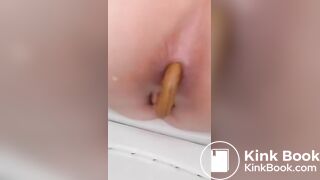 Girl emptying on the toilet