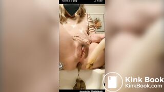 Blond pooping 2