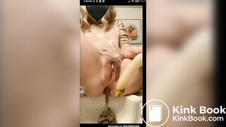 Blond pooping 2