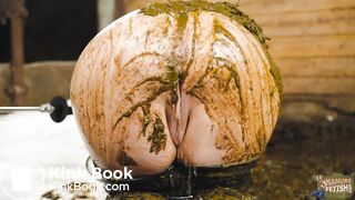 Catwoman Lyndra in cowshit