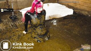 Catwoman Lyndra in cowshit