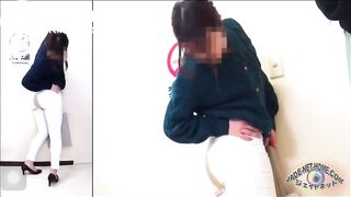 The woman who 1eaked poop in the procession