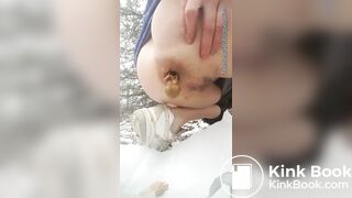 Shitting in the snow - video 3