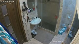 Woman pooping in Toilet 220