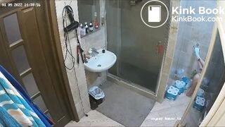 Woman pooping in Toilet 220