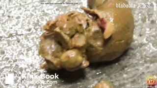 Japanese woman shitting in a shitty alley [EE*069]