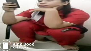 Ngintip cewek berak di spbu