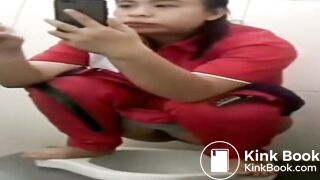 Ngintip cewek berak di spbu