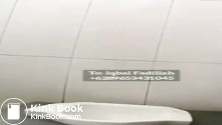 Ngintip cewek berak di spbu