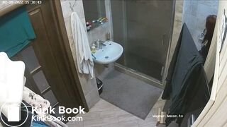 Woman pooping in Toilet 208