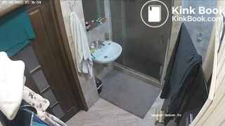Woman pooping in Toilet 208