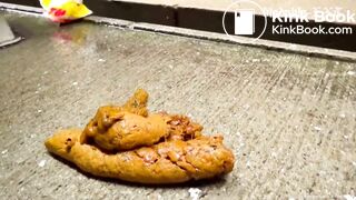 She shit a little in her panty at the alleyway [EE*069]