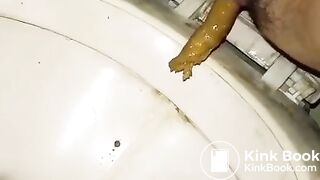 Asian woman having a shit - video 2