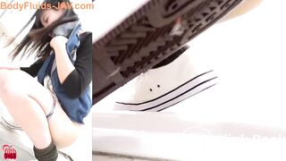 Asian girl shitting - video 4