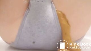 Beautiful korean schoolgirl pooping with her panty