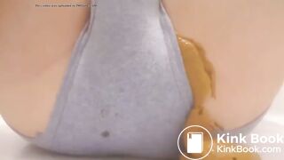 Beautiful korean schoolgirl pooping with her panty