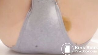 Beautiful korean schoolgirl pooping with her panty