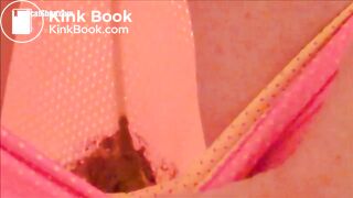 Shorts poop - video 8