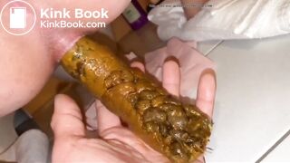 She is poooing in her bf hand