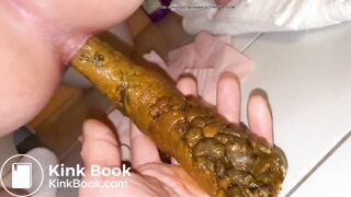 She is poooing in her bf hand