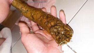 She is poooing in her bf hand