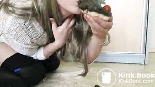 She makes a sandwich with her shit for breakfast