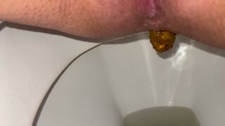 Amateur girl pooping - video 8