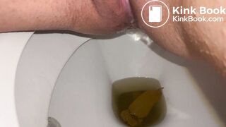 Amateur girl pooping - video 8