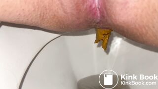Amateur girl pooping - video 8