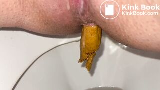 Amateur girl pooping - video 8