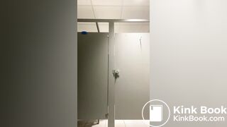 She In the Gym and she needs to SHIT