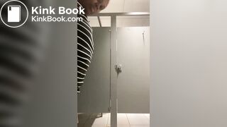 She In the Gym and she needs to SHIT