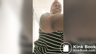 She In the Gym and she needs to SHIT