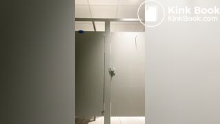 She In the Gym and she needs to SHIT