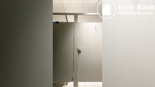 She In the Gym and she needs to SHIT