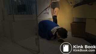 Chinese femdom 黑金s行刑官 - video 2