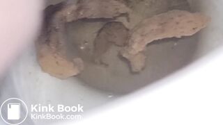 Girl Pooping & Farting Public