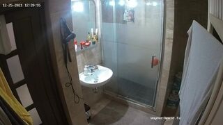 Woman pooping in Toilet 186